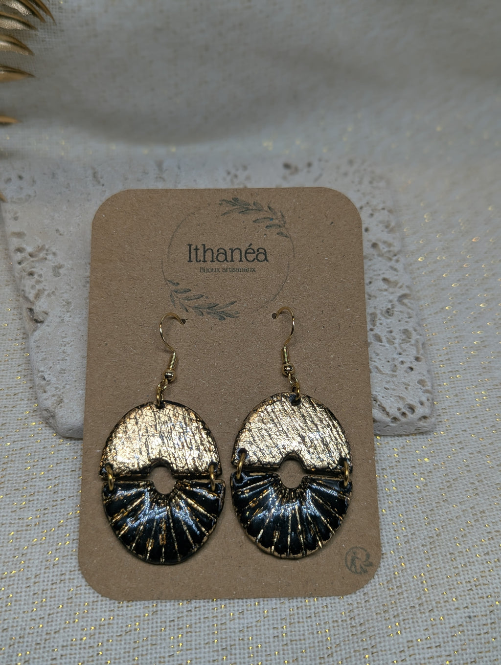 ITHANA  |  NOIR • DORÉ